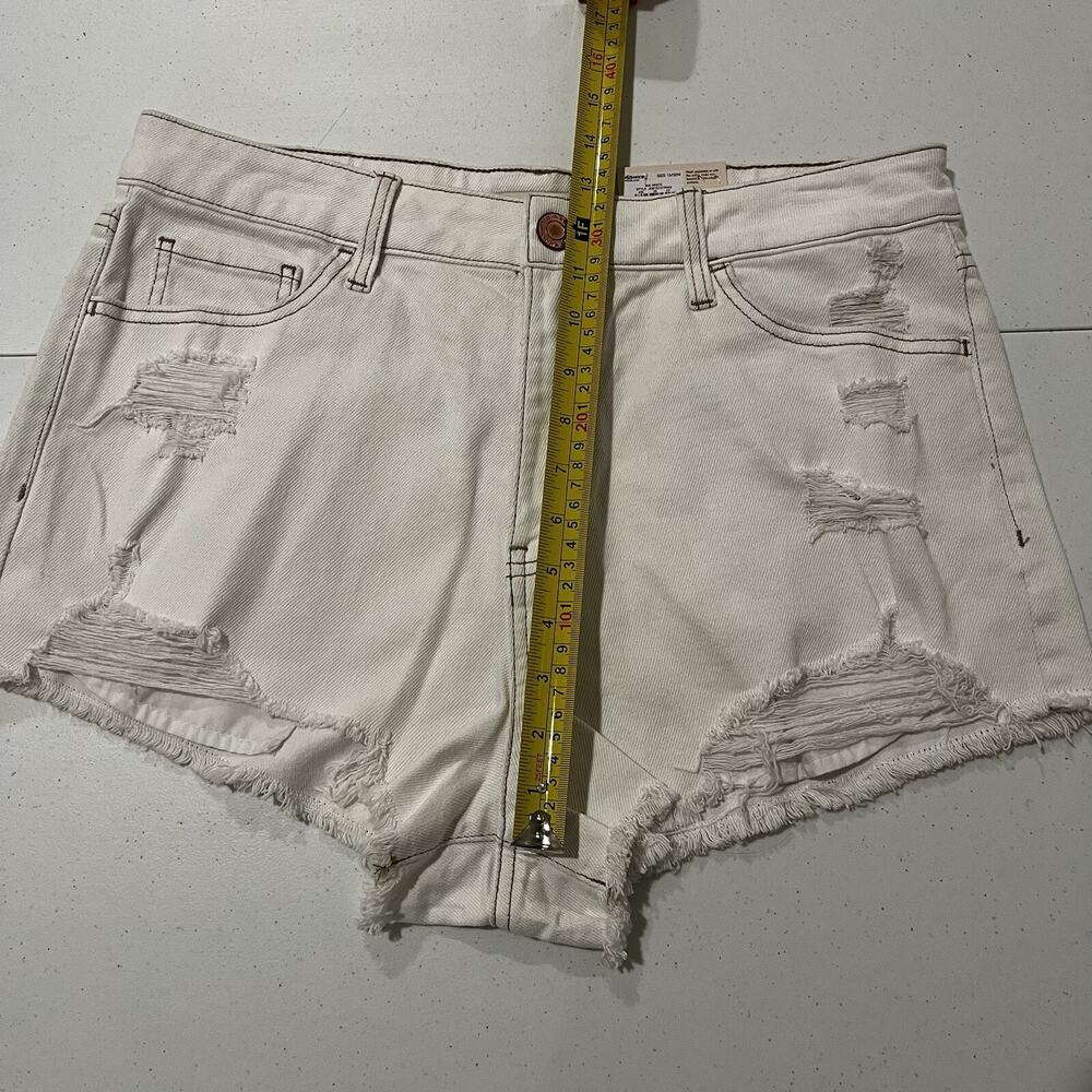 New Womens SO Cutoff Mini Shorts Distressed White Denim Size 32 - Picture 5 of 6